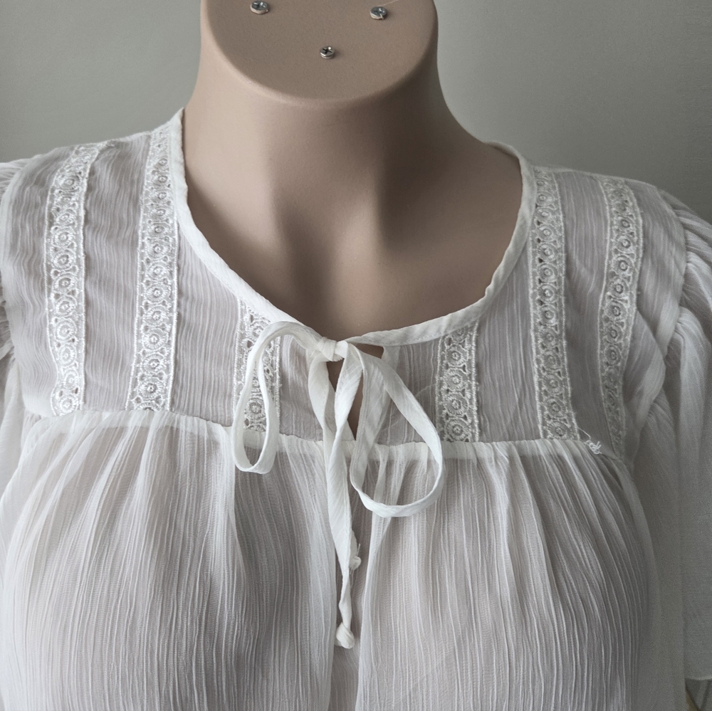 NWT New Directions White Blouse with Lace Detail Front Flutter Sleeves Sz.S - Picture 2 of 8